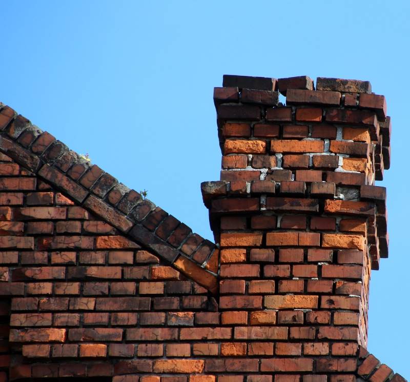 Signs Your Garden City Home Needs a Chimney Inspection Damaged chimney on an Garden City home showing cracks and missing mortar